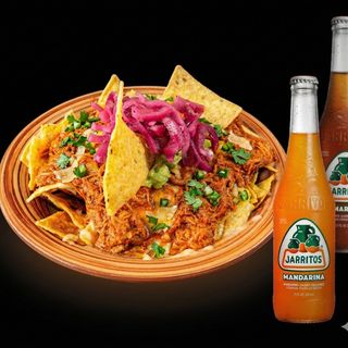 Combo de Nachos Zacatecas de Tinga de Pollo + 2 Jarritos (2 Pax)