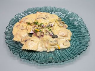 Ravioli de Jamón Ibérico con Espárragos Trigueros a la Boscaiola