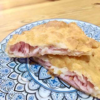Empanadilla Bacon e Queixo