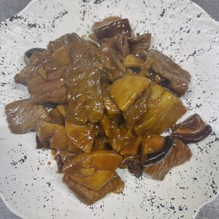 38. Ternera con bambu y seta