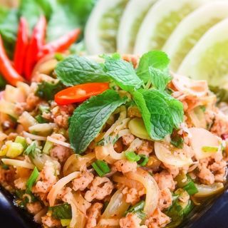 Ensalada laab kai (poco picante)