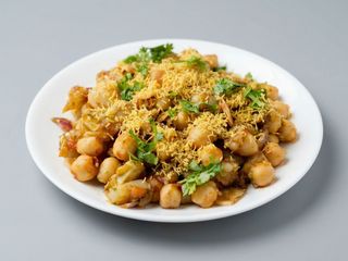 Aloo chana chat