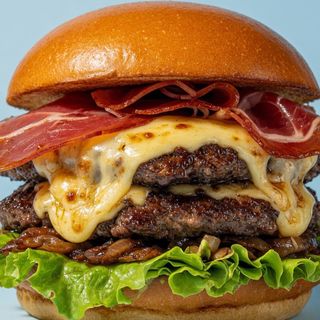 Carlos Coloma (Queso, Jamón Serrano, Cebolla, Ali Oli, Lechuga, Tomate)