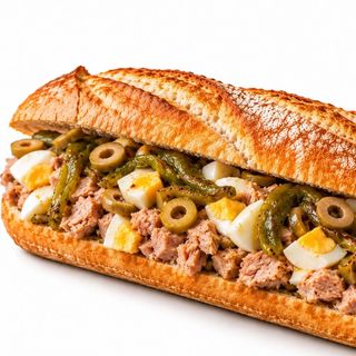 Atún, pimiento, aceitunas y huevo