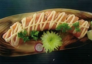 42-Maki rollo de salmón picante (8 uds.)