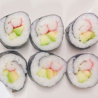 Surimi y aguacate (8 uds.)