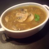 Sopa de pollo con champiñón