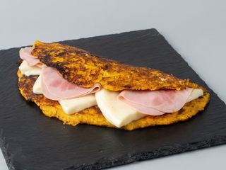 Cachapa jamón y queso de mano