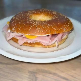 Bagel de jamón york