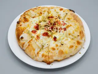 Pan Fogacha Con Queso Ajo Y Bacón Crispy