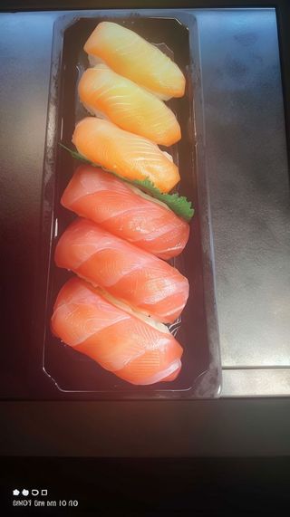 Sushi de atún y salmón (6 pzas.)