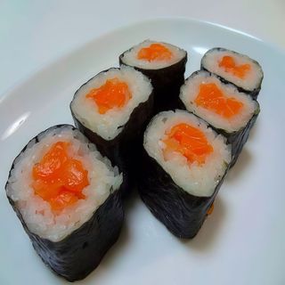 Maki de salmón (8 pzas.)