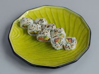 Salmón roll (8 pzas.)