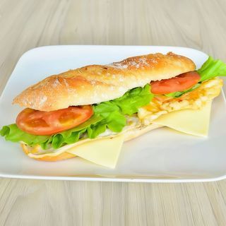 Bocadillo 16. Pepito De Ternera Con Queso