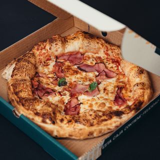 Pizza De Jamón