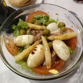 Ensalada De Tomate Con Cebolla y Olivas