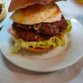 Hamburguesa Gigante a Caballo