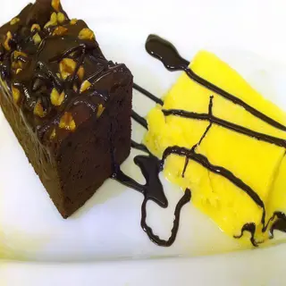 Brownie Caliente Con Helado