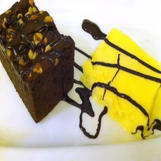 Brownie Caliente Con Helado