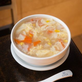 Sopa De Carne De Cangrejo Con Maíz Y Huevo