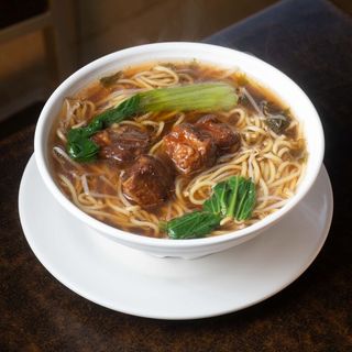 Sopa Tallarines Ó Fideos Con Costillas De Cerdo