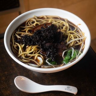 Sopa Tallarines  Ó Fideos Con Estofado De Cerdo Y Verduras Secas