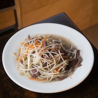 Ternera Salteada Con Brotes De Soja