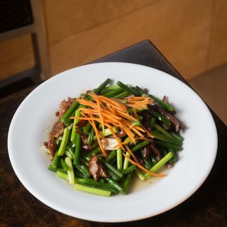 Carne De Cerdo Ahumado Con Ajos Tiernos