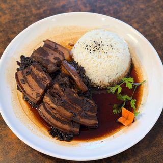 Arroz Blanco Con Estofado De Cerdo 