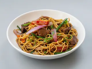 Tallarín Saltado