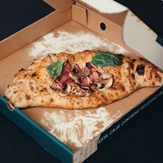 Calzone Napolitano
