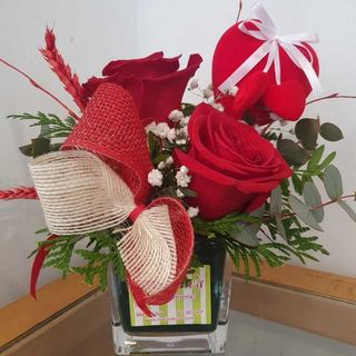 Vasito con 3 rosas rojas