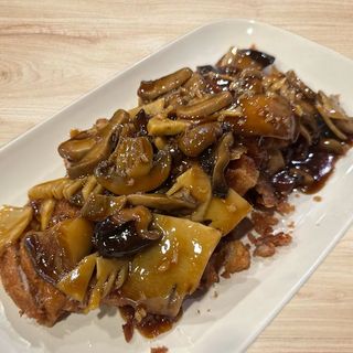 Pato con bambú y setas chinas