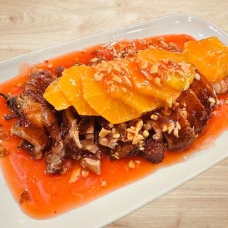 Pato a la naranja y almendras