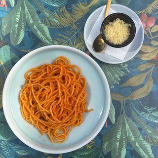 Spaghetti con tomate