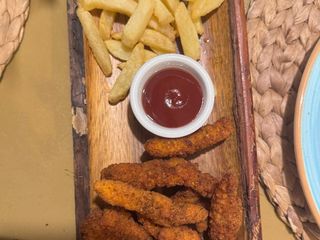 Tiras de pollo empanadas