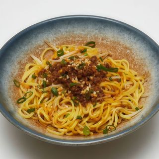 #28 Tallarines estilo “ Wenzhou” (con carne picada de cerdo)