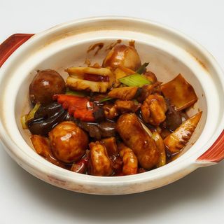 #57 Familia feliz ( marisco  y. Carne variado en  cazuela)