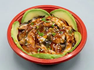 Donburi de anguila con arroz