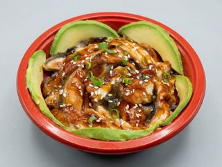 Donburi de anguila con arroz