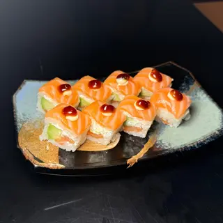 Uramaki queso, aguacate y salmón