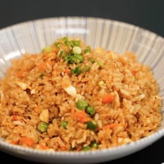 Yakimeshi huevo con verduras