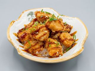 Teriyaki de salmón rebozado con arroz