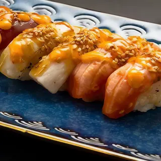 Nigiri salmon atún dorada flameado 6u