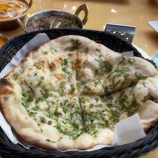 Garlic Cheese Naan