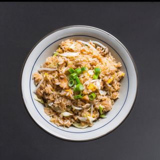 Arroz frito con pollo