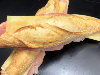 Bocadillo de bacon y queso