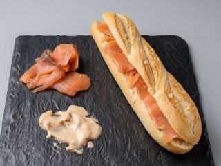 Baguette de cóctel de salmón