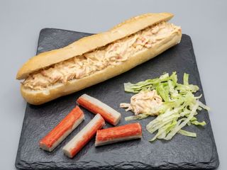 Baguette de cóctel de cangrejo