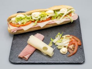 Baguette vegetal con jamón york y queso